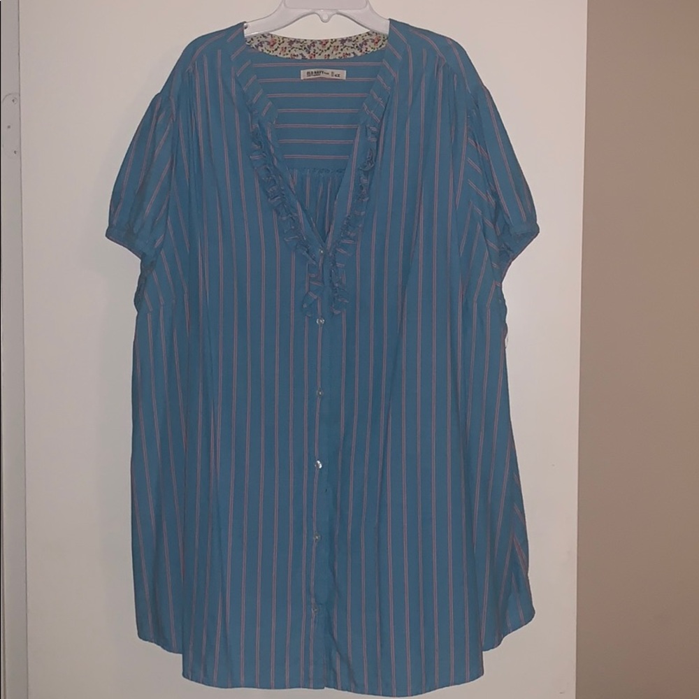 Short sleeve shirt with ruffles & stripes 😍